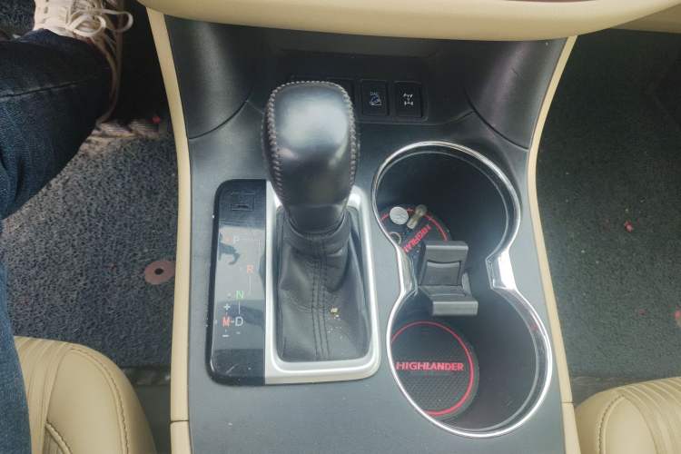 Used Toyota Highlander 2015 2.0T Four-Wheel Drive Elite Edition 7-Seater Gear Lever