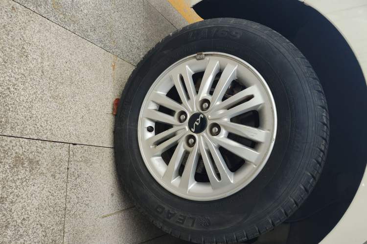 Used Kia Pegas 2020 Revised Version 1.4L Automatic Elite Connect Edition Right Rear Wheel Hub
