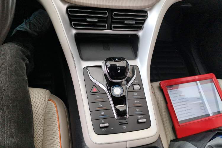 Used BYD Song Pro New Energy 2024 HONOR Edition DM-i 110KM Excellence Model Gear Lever