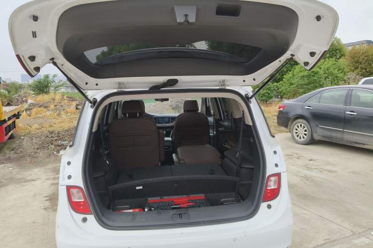 Used Buick GL6 2018 18T 6-Seater Luxury Model Trunk