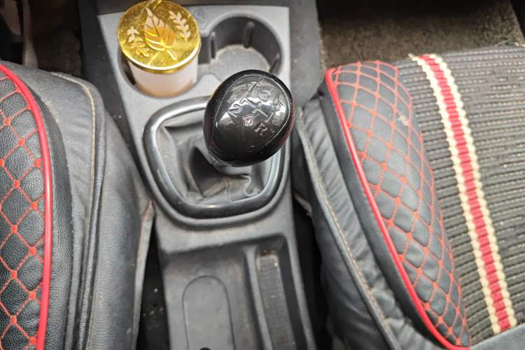 Used Dongfeng Fengon 330 2014 1.5L Manual Standard Edition DK15-02 Gear Lever