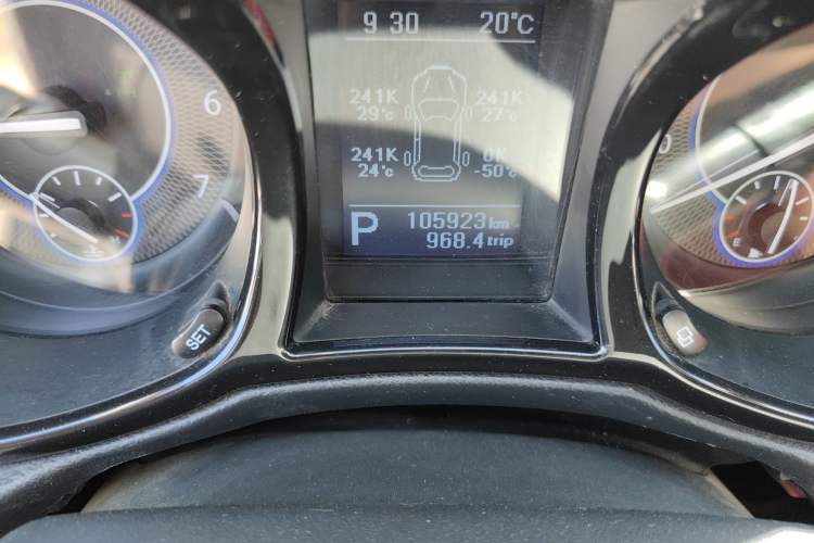 Used JMC Yusheng S350 2016 2.0T Automatic All-Wheel Drive Gasoline Luxury Version with Sunroof 5 Seats Odometer Close Up