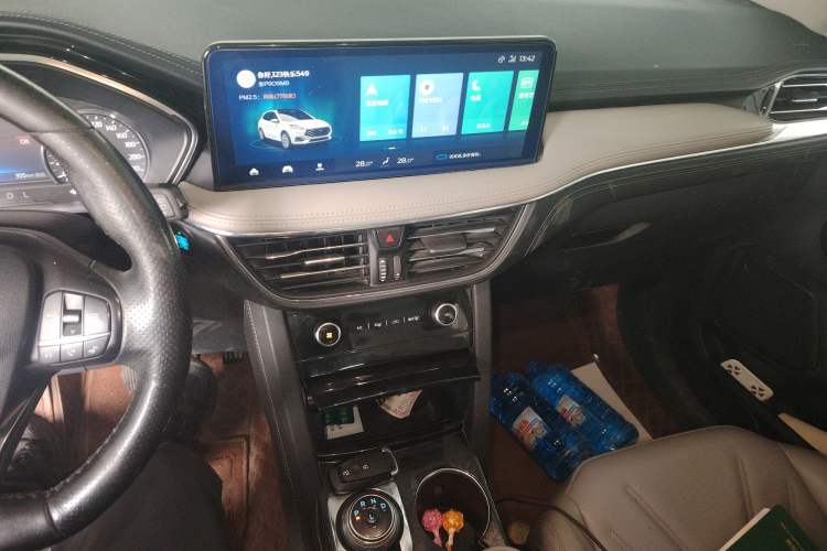 Used Ford Escape 2020 EcoBoost 245 Two-Wheel-Drive Comfort Edition Audio And AC Panel