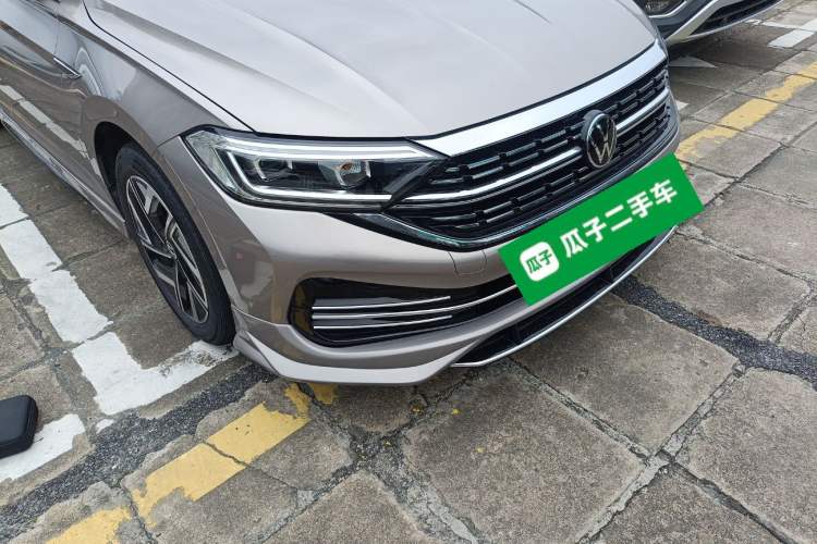 Used Volkswagen Sagitar 2023 300TSI DSG Excellence Edition Right Front Headlight