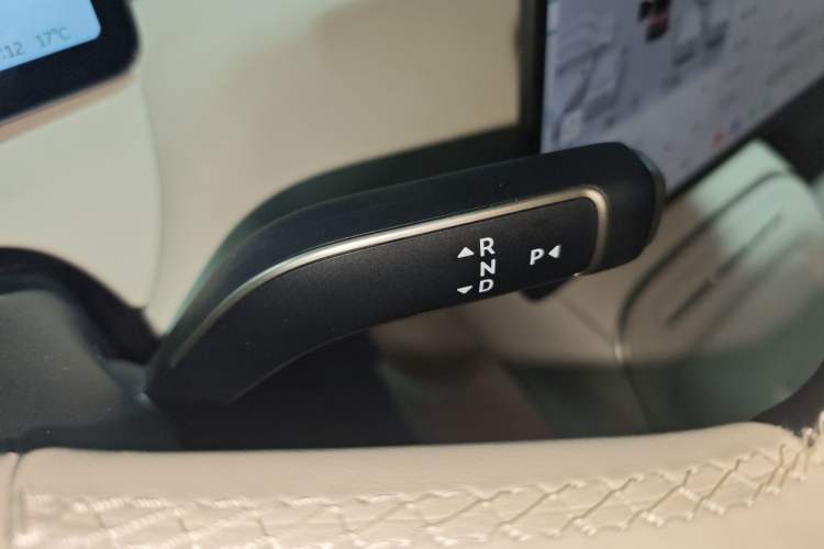 Used Nio ET5 2025 75 kWh Gear Lever