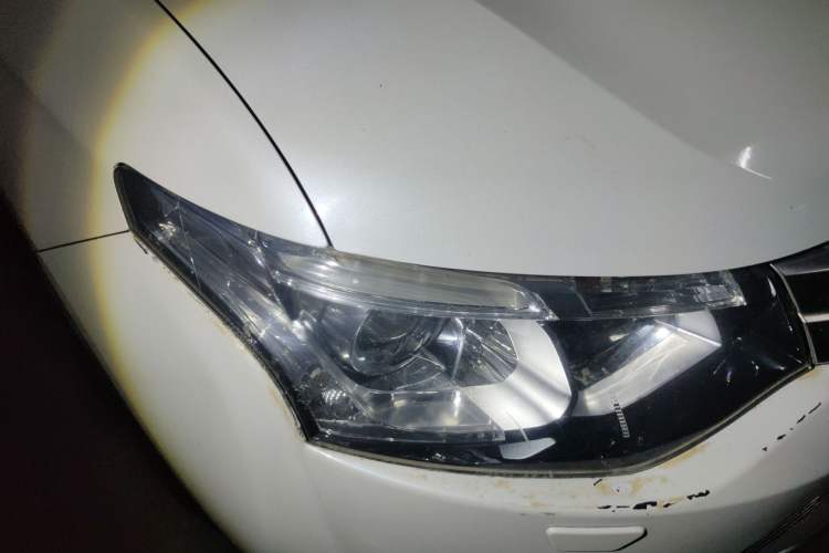 Used Mitsubishi Outlander 2014 2.4L 4x4 Deluxe Value Edition 7 Seats
