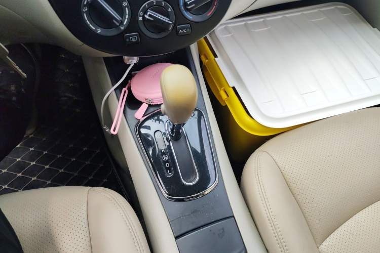 Used Nissan Tiida 2011 1.6L CVT Comfort Model Gear Lever