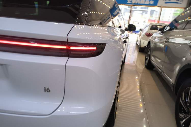 Used Li Auto i6 2025 Model Four-Wheel-Drive Standard Type Right Rear Taillight