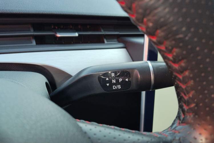 Used NETA V 2022 Standard Range Industry Custom Edition Gear Lever