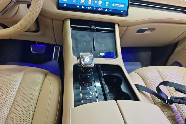 Used Hima AITO M7 2024 1.5T Intelligent Drive 4x4 Max Edition 6 Seats Gear Lever