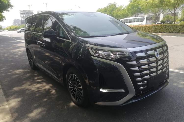 Used Denza D9 2022 DM-i 1040 Prestige Model
