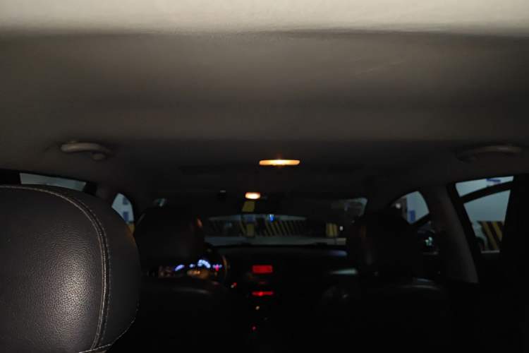 Used Kia Sportage R 2011 2.0L Automatic Two-Wheel Drive GLS Headliner