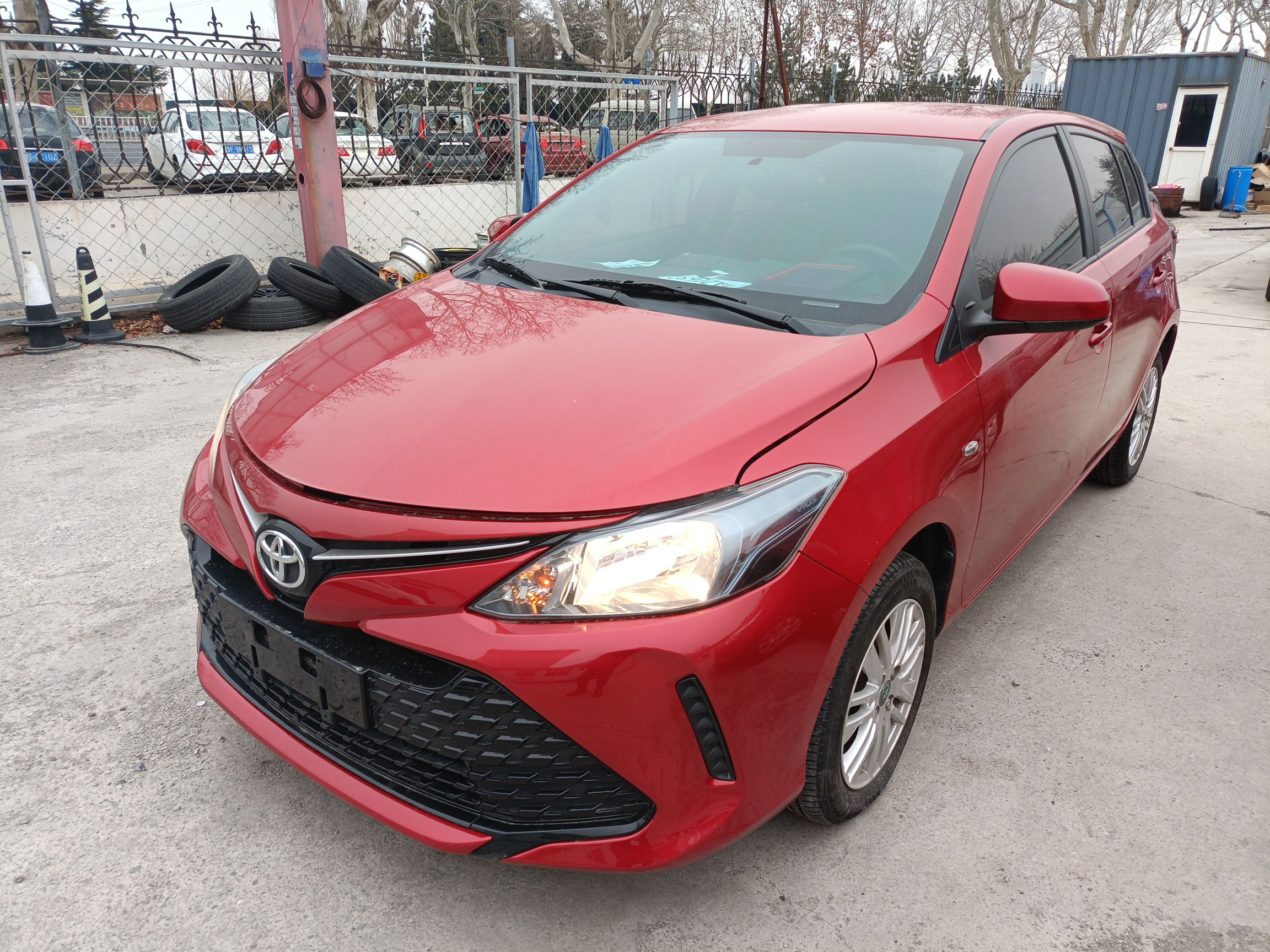 تحت مقدمة السيارة