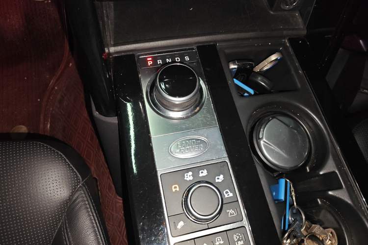 Used Land Rover Discovery 2017 3.0 SC V6 SE Gear Lever