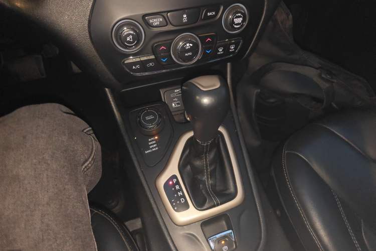 Used Jeep Cherokee 2014 2.4L Luxury Edition