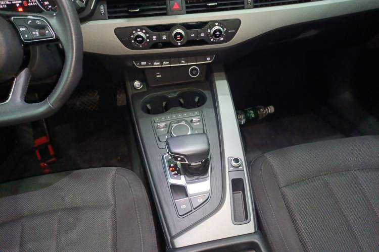 Used Audi A4L 2018 30th Anniversary Edition 40 TFSI Trendy Model
