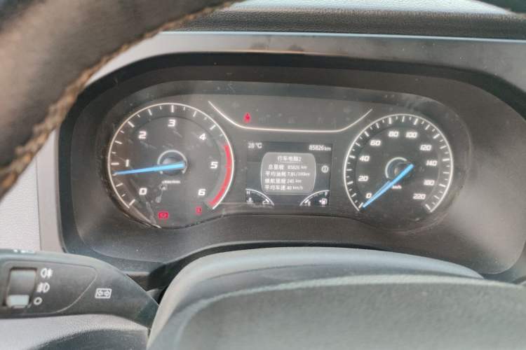 Used JMC Fushun 2023 2.0T Manual Short-Wheelbase Mid-Roof Commercial Van Transporter 2/3 Seats