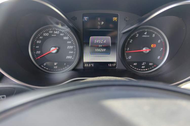 Used Mercedes-Benz GLC 2019 GLC 260 4MATIC Dynamic Edition Odometer Close Up