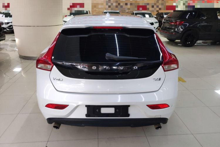 Used Volvo V40 2017 T4 Smart Luxury Edition