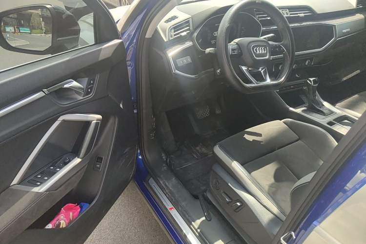 Used Audi Q3 2019 40 TFSI Fashion Dynamic Model
