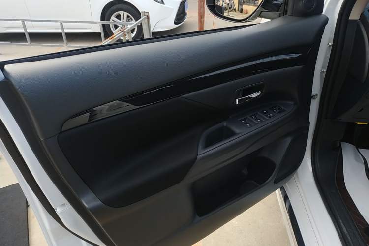 Used Mitsubishi Outlander 2021 Revised Version 2.0L Two-Wheel Drive Comfort Edition 5 Seats Left Front Door Interior