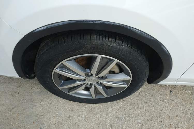 Used CHANGAN Eado 2015 1.6L Manual Junku Model China V Standard Left Front Wheel Hub