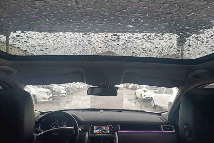 Used Land Rover Discovery Sport 2018 240 PS SE Version Headliner