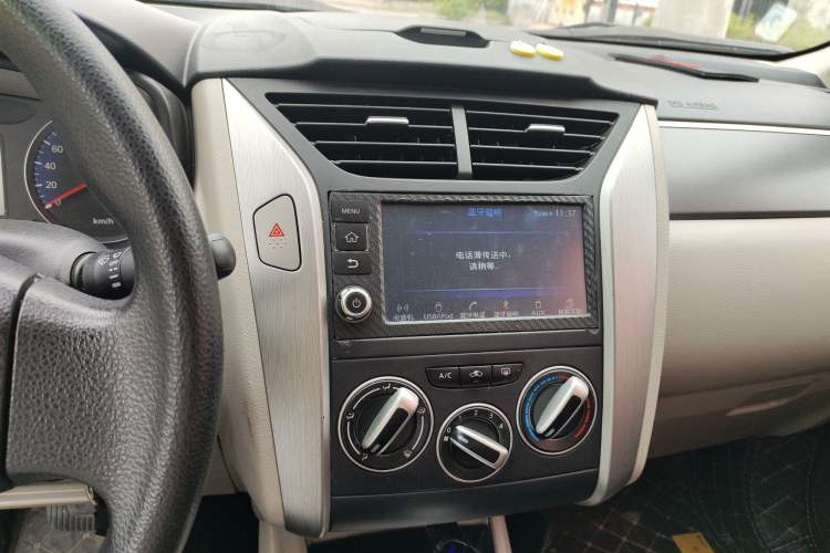 Used Venucia R50 2015 1.6L Automatic Fashion Edition
