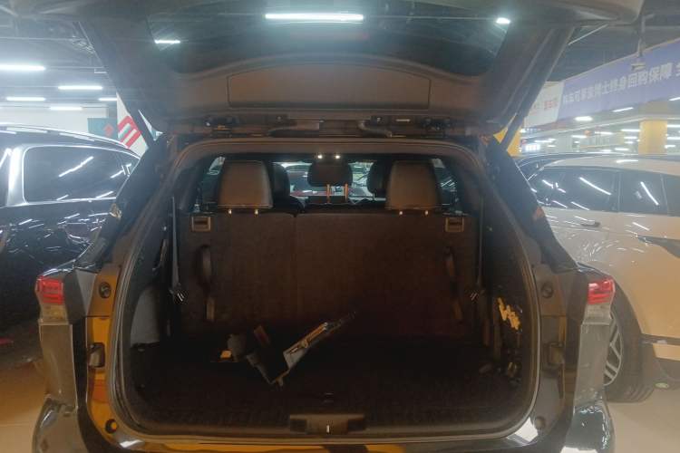 Used Toyota Crown Kluger 2021 2.5L HEV Two-Wheel Drive Elite Edition Trunk