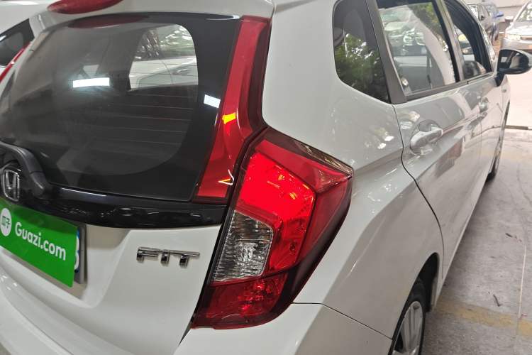 Used Honda Fit 2014 1.5L LX CVT Comfort Model Exterior 3
