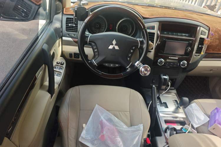 Used Mitsubishi Pajero  Steering Wheel