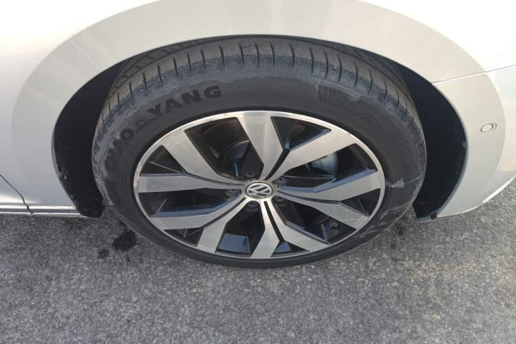 Used Volkswagen Magotan 2019 330TSI DSG Luxury Model China V Standard Right Front Wheel Hub