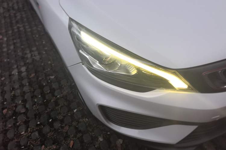 Used Geely Auto Emgrand GS 2018 Lingchao Edition 1.4T Automatic Zunshang Smart Connectivity Model Right Front Headlight