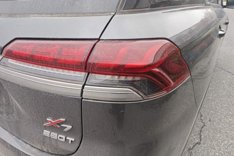 Used CHANGAN OSHAN X7 2020 1.5T Automatic Luxury Model Right Rear Taillight