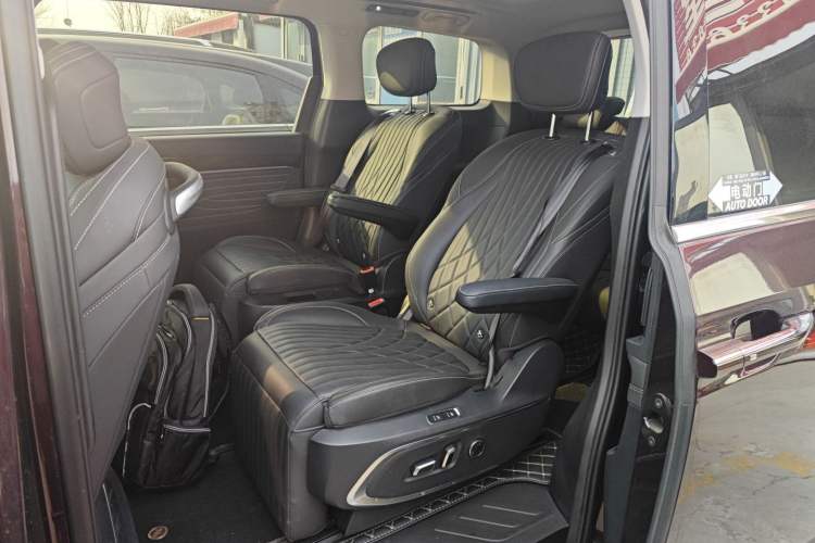 Used SAIC MAXUS G90 2022 2.0T Xingyun Seven-Seater Version
