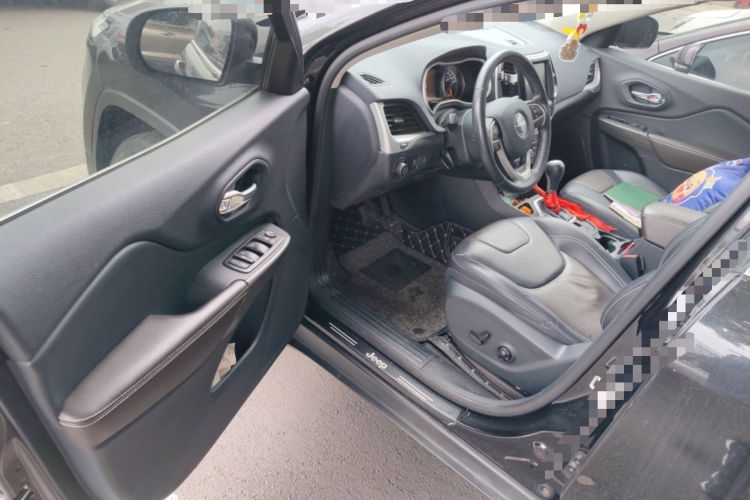 Used Jeep Cherokee 2020 2.0L Two-Wheel Drive Classic Sports Edition
