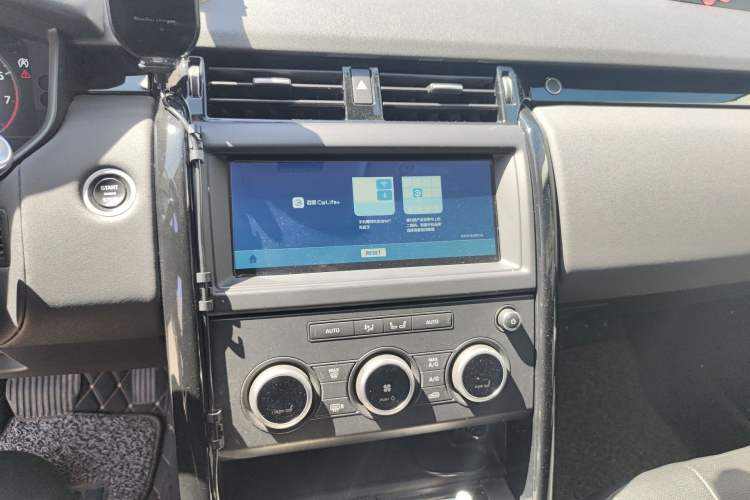 Used Land Rover Discovery 2020 2.0T SE Audio And AC Panel