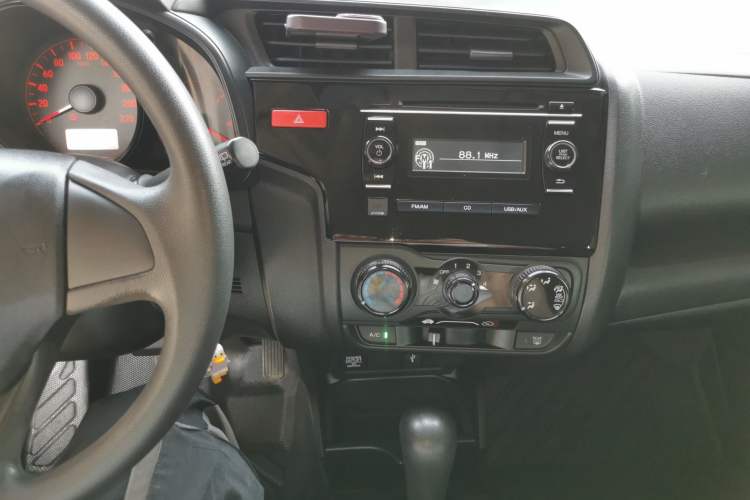 Used Honda Fit 2014 1.5L LX CVT Comfort Model Audio And AC Panel