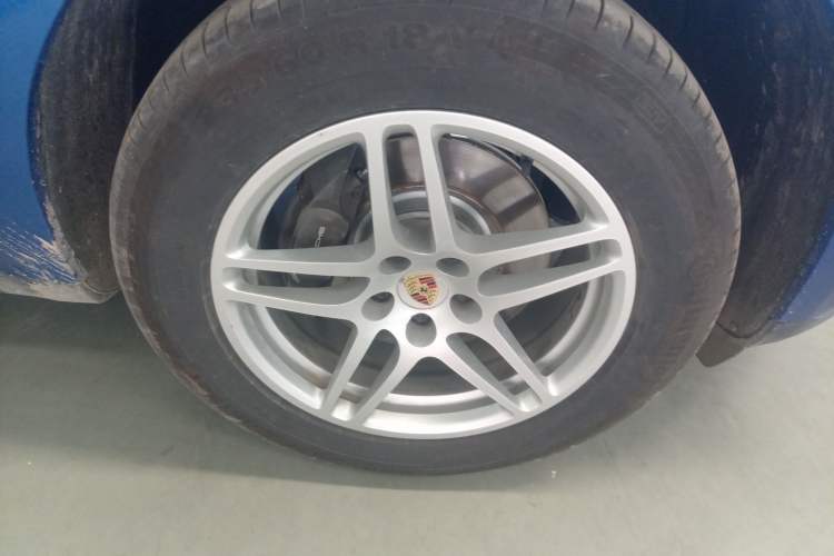 Used Porsche Macan 2018 Macan 2.0T Right Front Wheel Hub