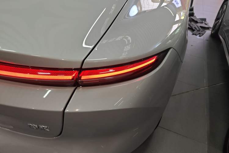 Used Nio ET5 2024 75 kWh Right Rear Taillight