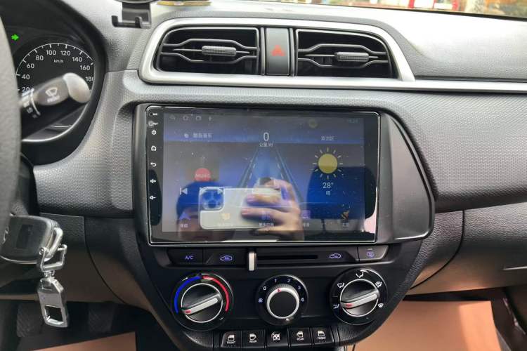 Used Hyundai Verna (older generation) 2017 1.4L Manual Refreshed Version China V Standard Audio And AC Panel