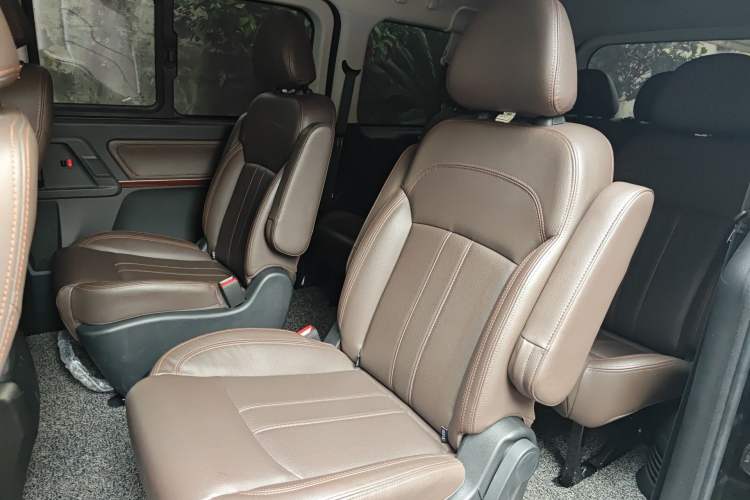 Used FORTHING Lingzhi PLUS 2021 2.0L Manual Luxury 9-Seater Left Rear Seat