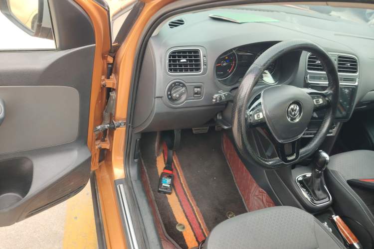 Used Volkswagen Polo 2014 1.6L Cross Polo Automatic