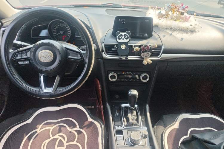 Used Mazda 3 Axela 2017 Sedan 1.5L Automatic Luxury Model Emission Standard China V Center Console