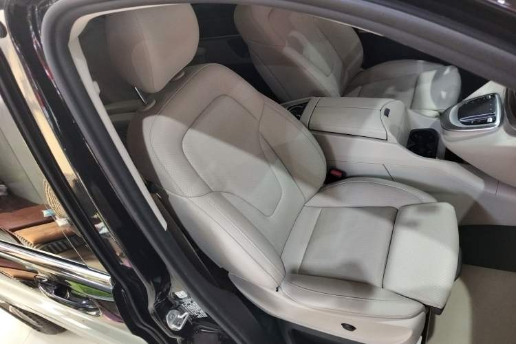 Used Mercedes-Benz V-Class 2022 V 260 Avantgarde Edition
