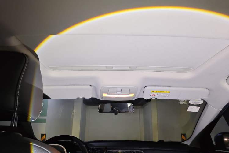 Used Roewe i6 New Energy 2017 45T Hybrid Connect & Smart Enjoyment Edition Headliner