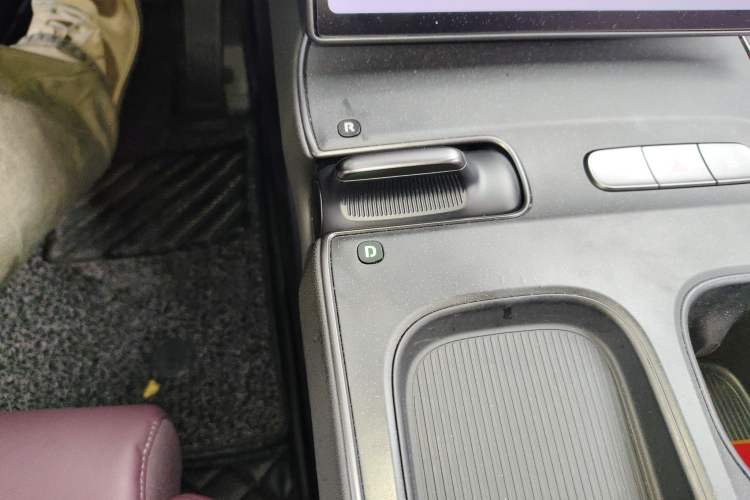 Used Nio ET5 2022 75 kWh Gear Lever