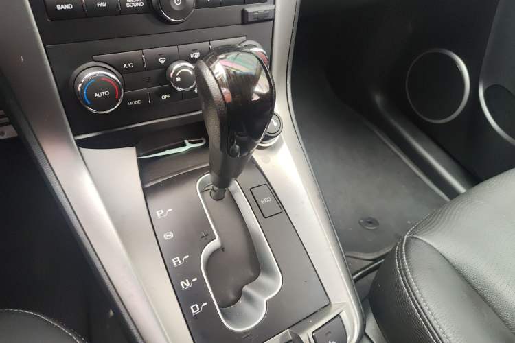 Used Chevrolet Captiva 2015 2.4L 4x4 Flagship Edition 7-Seater