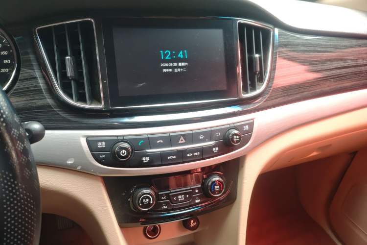 Used Baojun 730 2016 1.8L iAMT Luxury Model 7 Seats