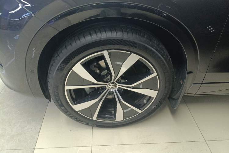 Used Volkswagen Tavendor 2023 380TSI Four-Wheel Drive R-Line First Edition Exterior 4